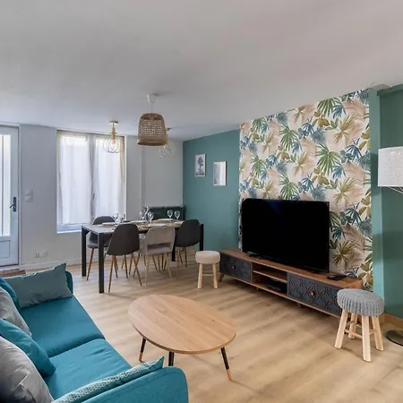 Maison De En Plein Centre Avec Terrasse * 푸아티에