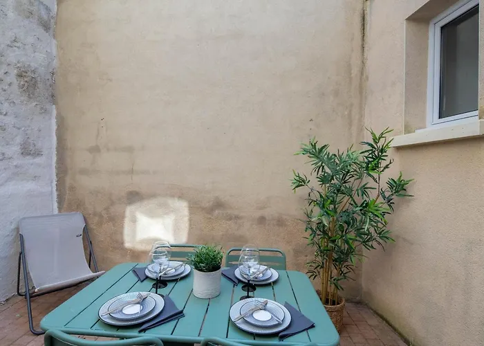 Maison De En Plein Centre Avec Terrasse *