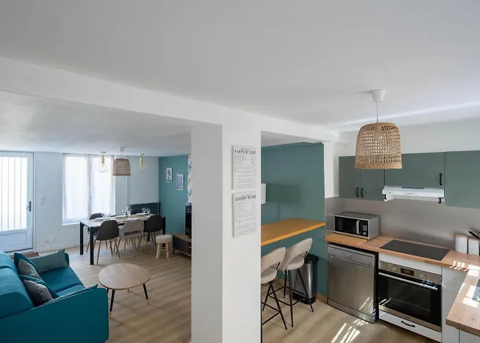 Maison De En Plein Centre Avec Terrasse Villa *